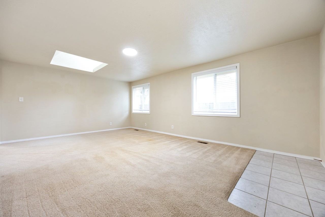 12552 Se Ramona St - Photo 3 of 43