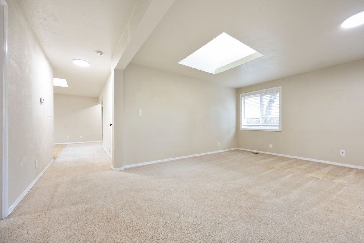 12552 Se Ramona St - Photo 4 of 43