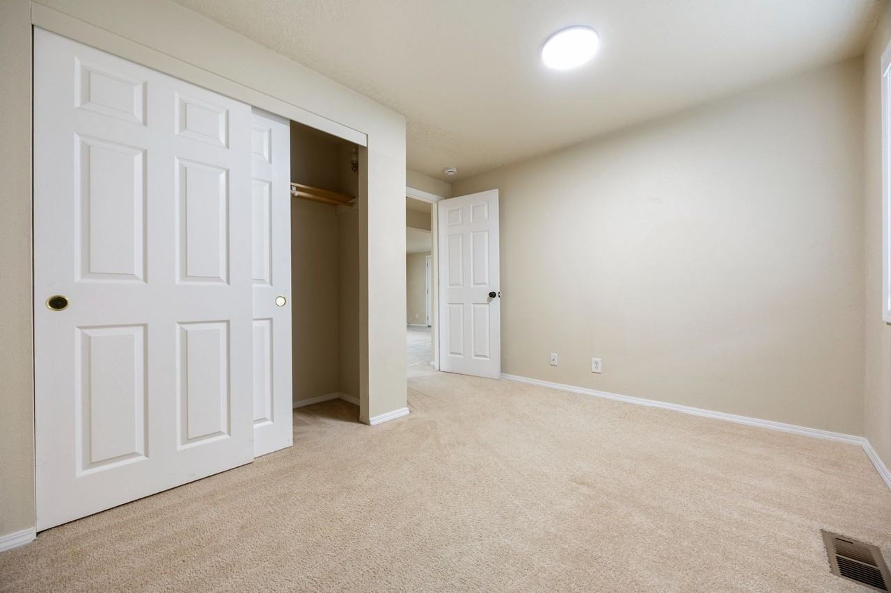 12552 Se Ramona St - Photo 6 of 43