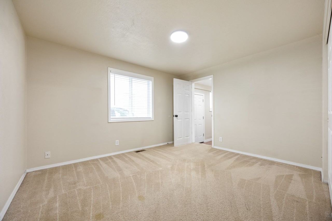 12552 Se Ramona St - Photo 7 of 43