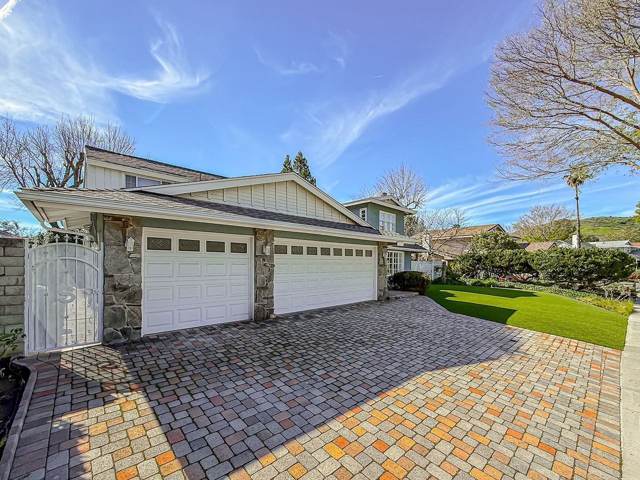 27014 Helmond Dr - Photo 3 of 39