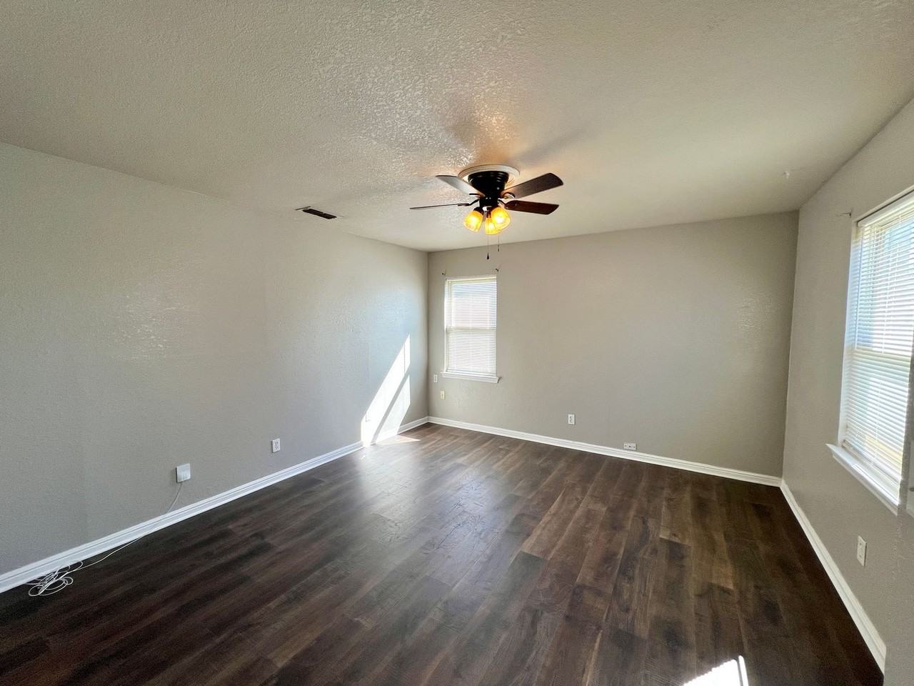415 Glenn Dr - Photo 2 of 15