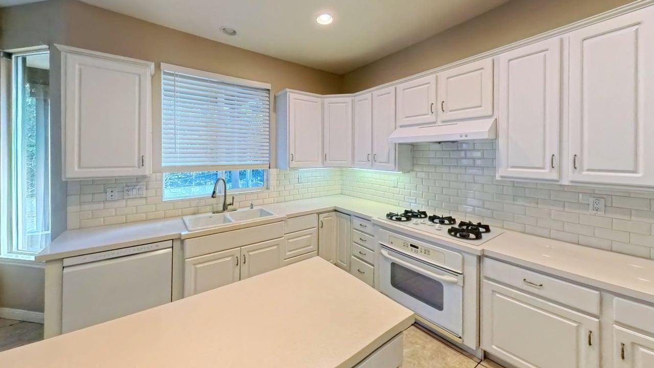 7912 E Hampshire Rd - Photo 3 of 28