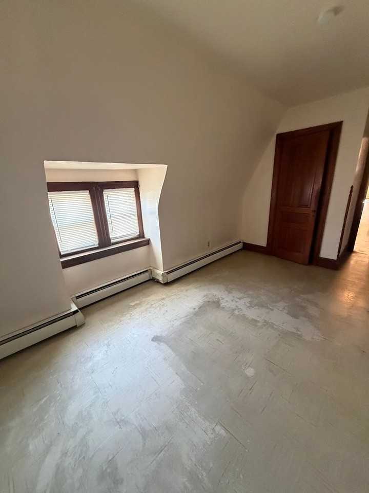 1651 Perkiomen Ave - Photo 2 of 8