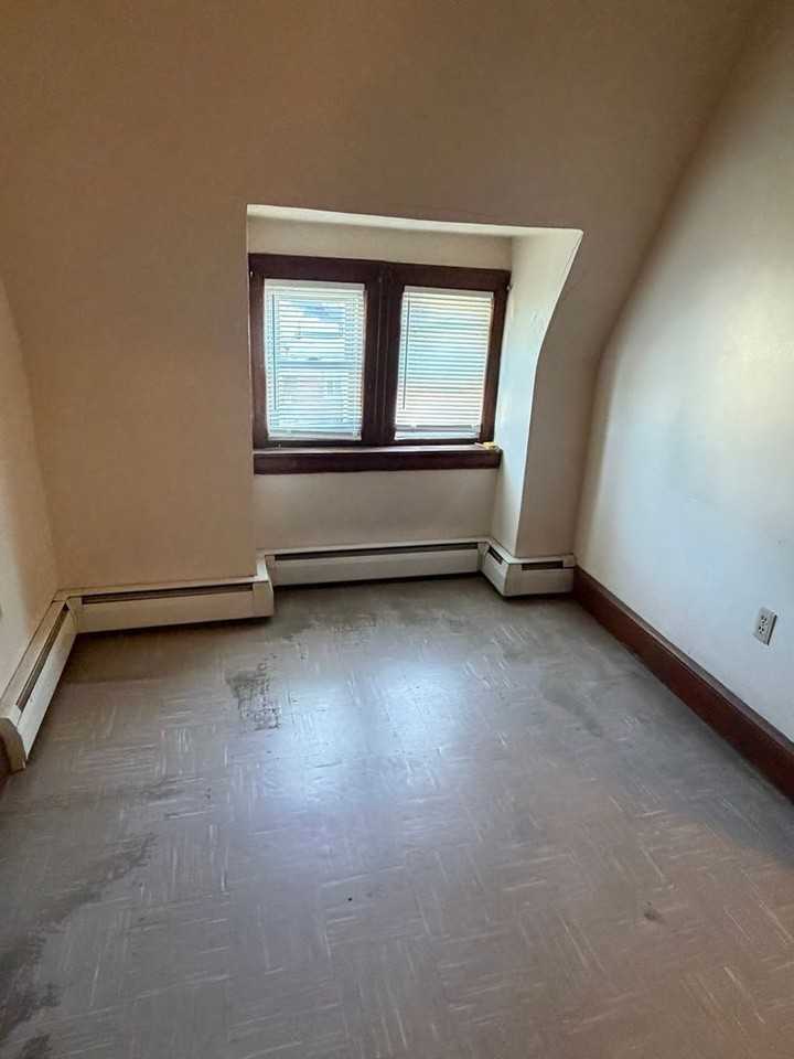 1651 Perkiomen Ave - Photo 4 of 8