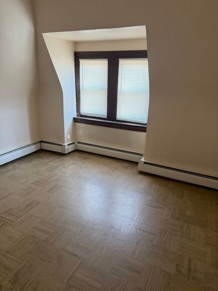 1651 Perkiomen Ave - Photo 6 of 8