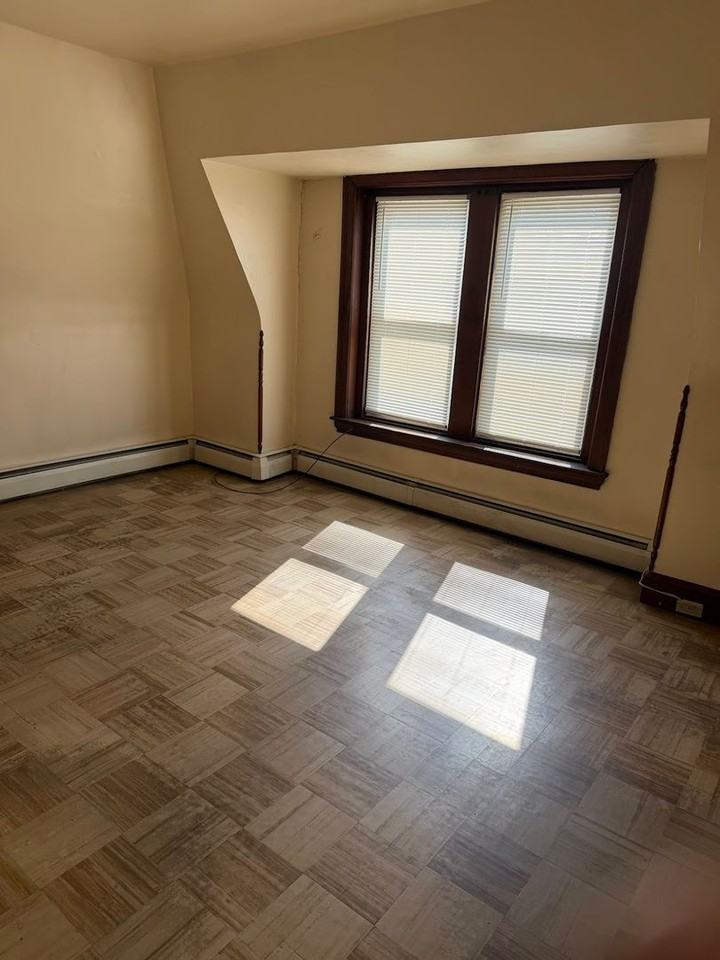 1651 Perkiomen Ave - Photo 7 of 8