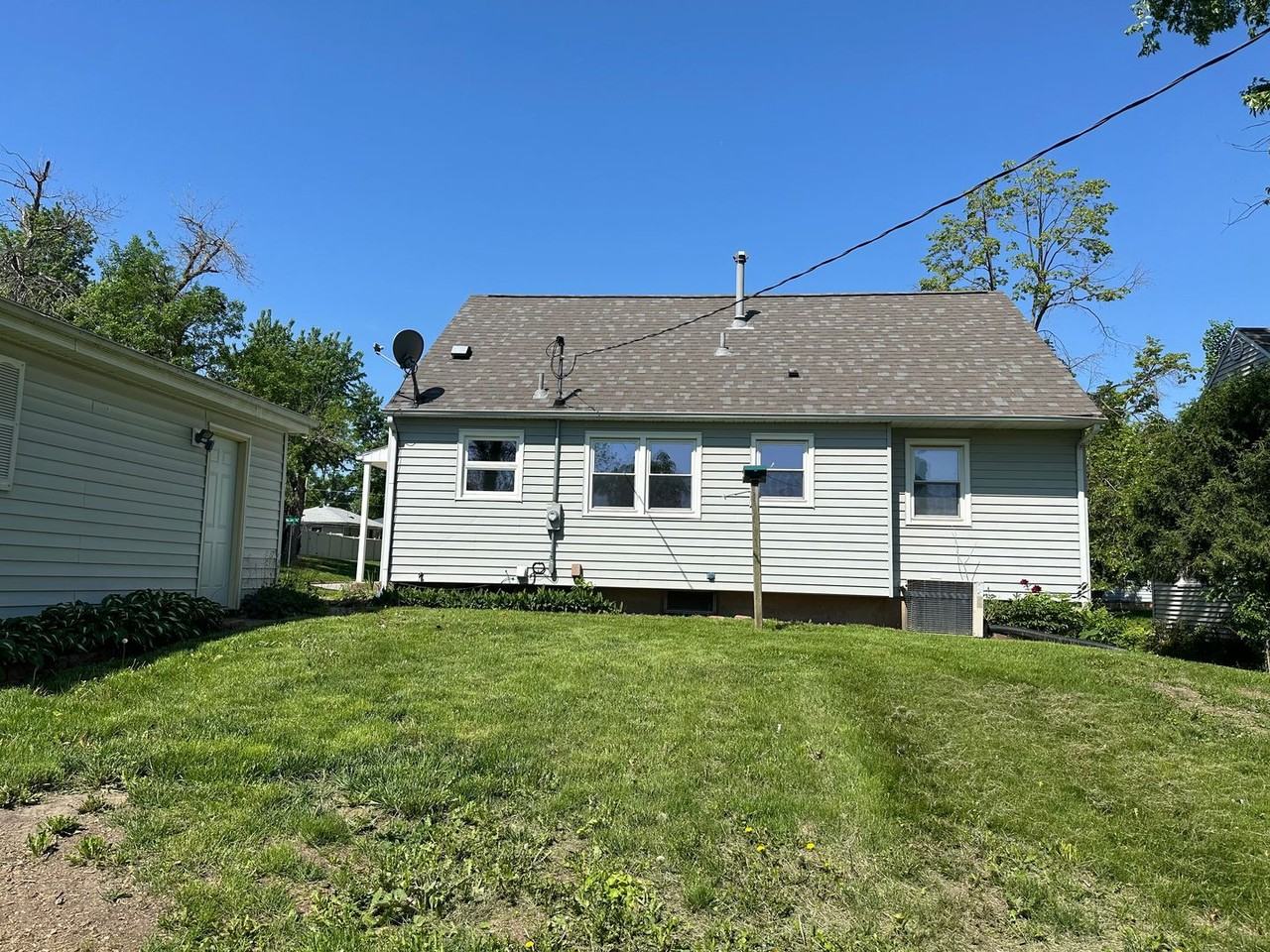 401 Hilltop Rd - Photo 2 of 16