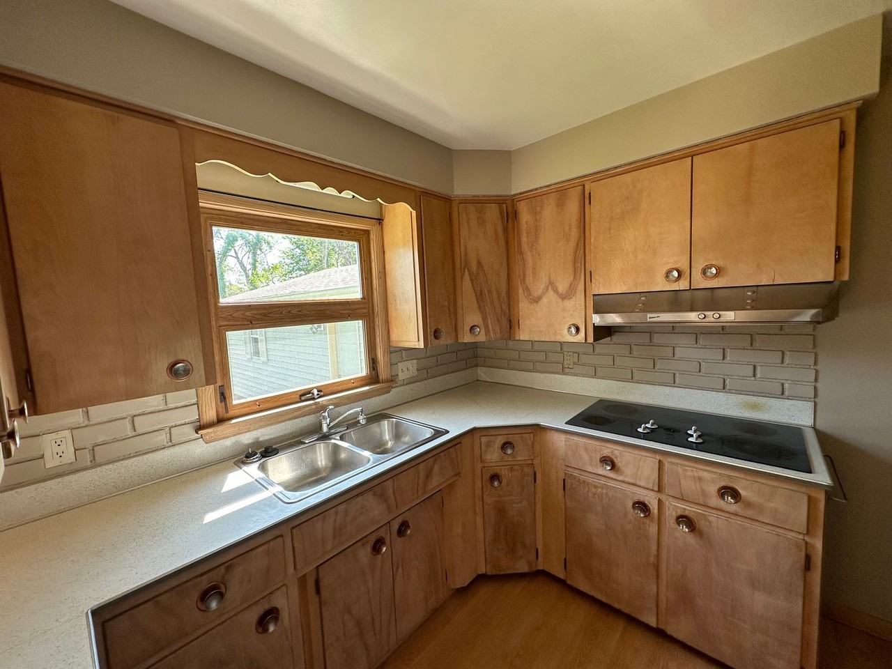 401 Hilltop Rd - Photo 3 of 16