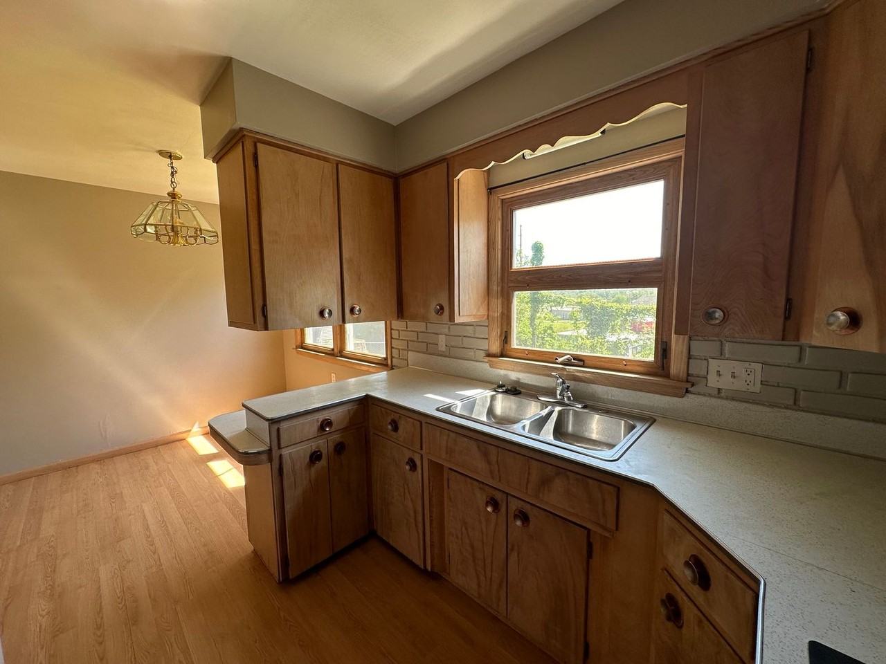 401 Hilltop Rd - Photo 5 of 16