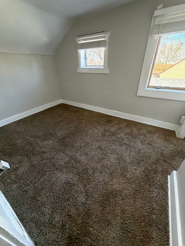 1006 3rd Ave Se - Photo 3 of 18