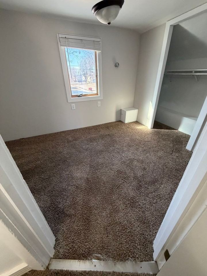 1006 3rd Ave Se - Photo 4 of 18