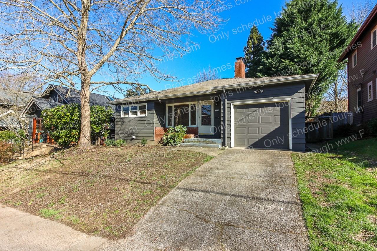 2714 Se 48th Ave - Photo 2 of 36