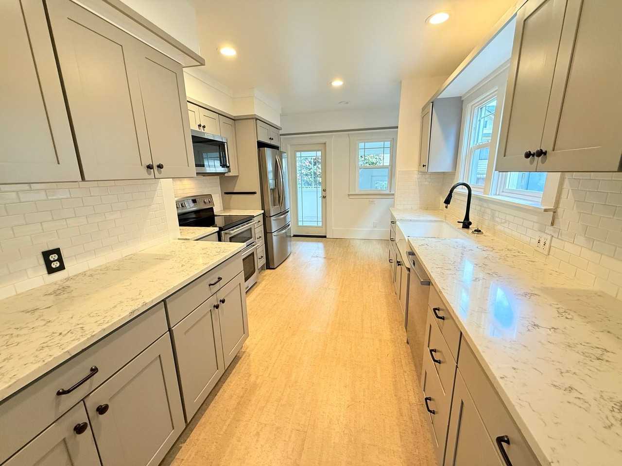 2908 Queen Anne Ave N - Photo 2 of 43