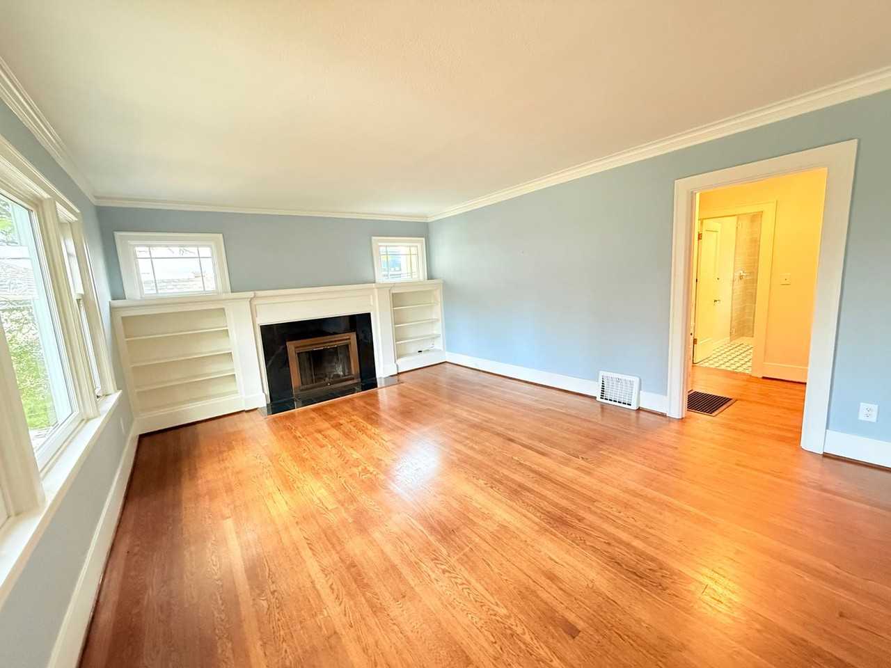 2908 Queen Anne Ave N - Photo 3 of 43