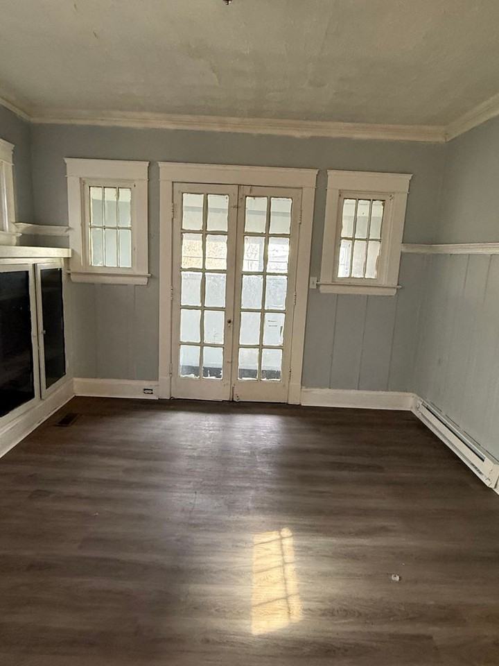 3406 E 125th St - Photo 2 of 10