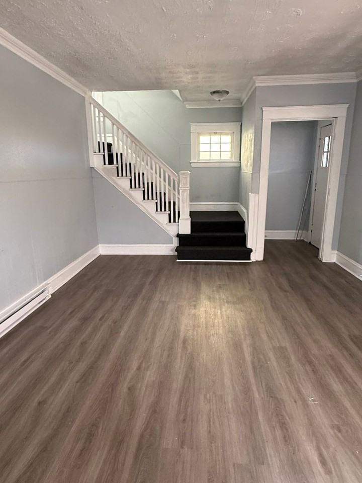 3406 E 125th St - Photo 3 of 10