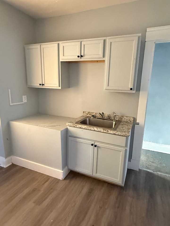 3406 E 125th St - Photo 4 of 10