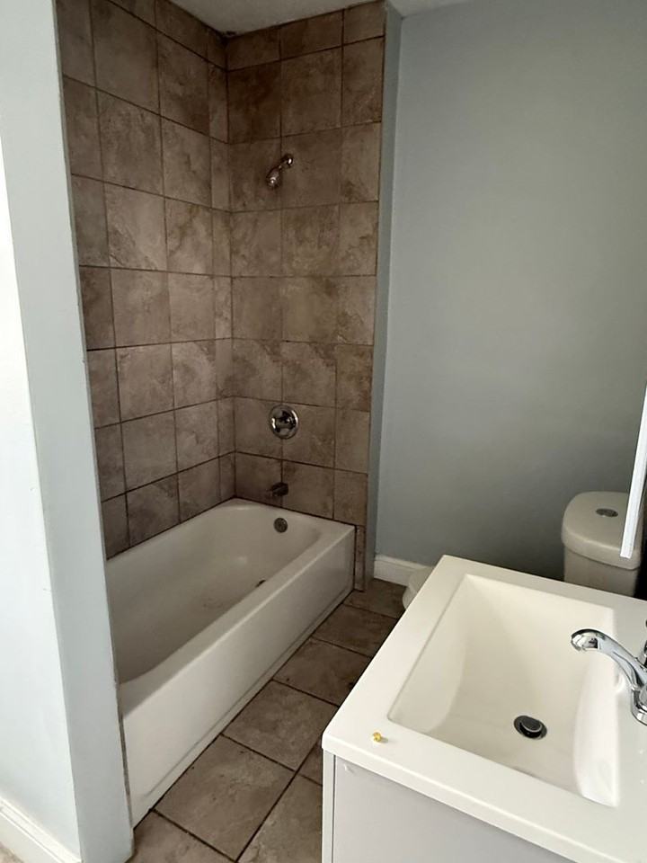 3406 E 125th St - Photo 5 of 10