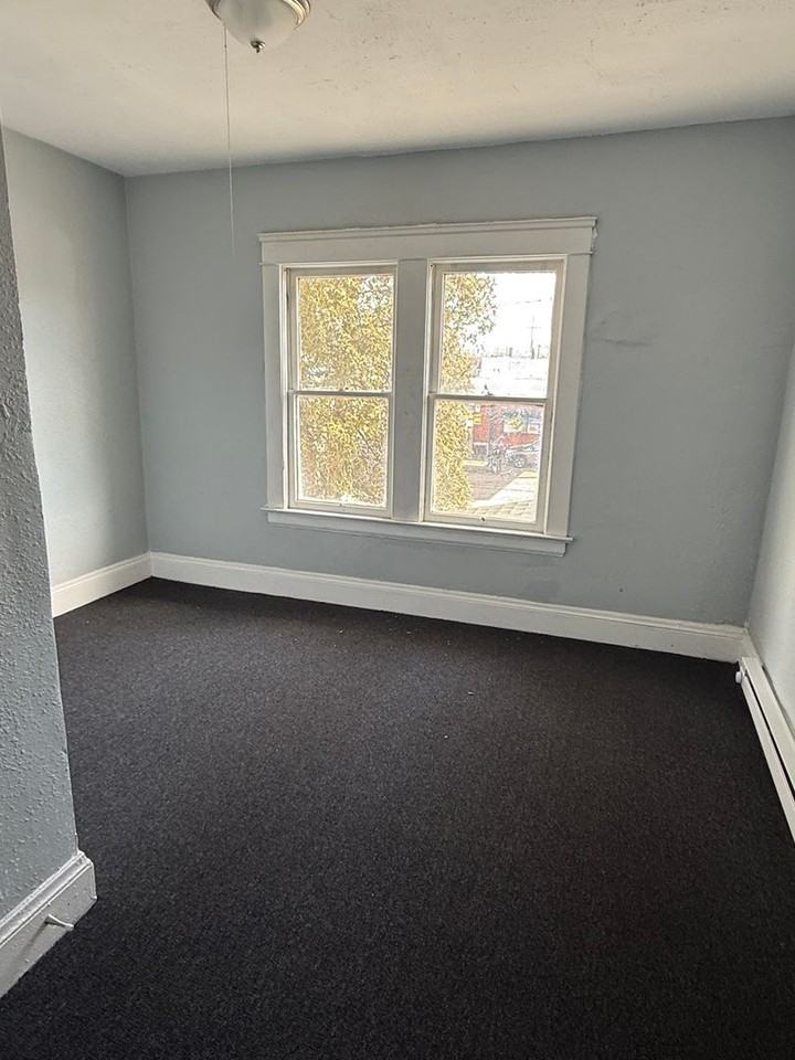 3406 E 125th St - Photo 7 of 10