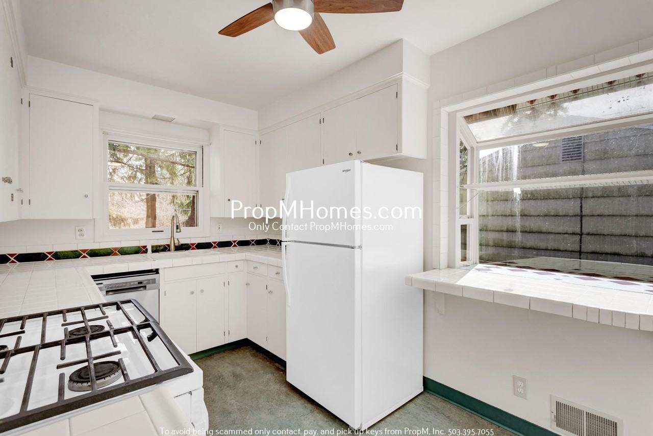 7133 Sw 2nd Ave - Photo 6 of 26