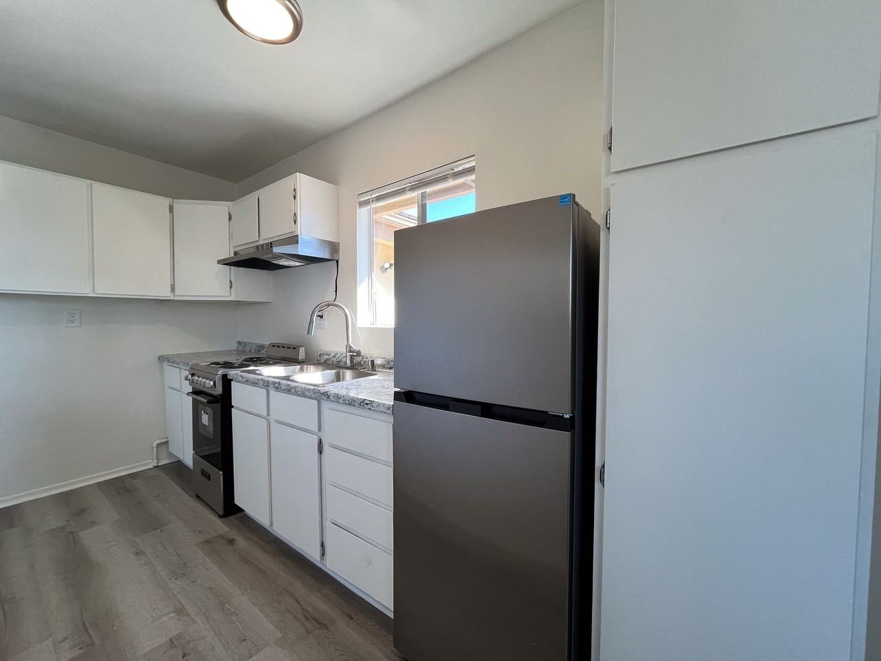 11537 Birch Ave - Photo 3 of 5