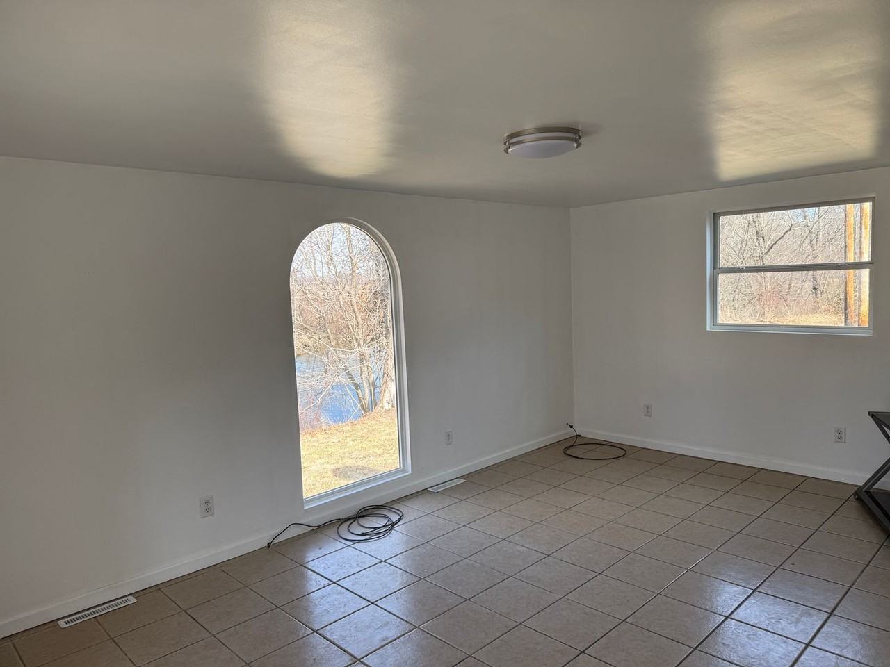 405 River Rd Se - Photo 3 of 9