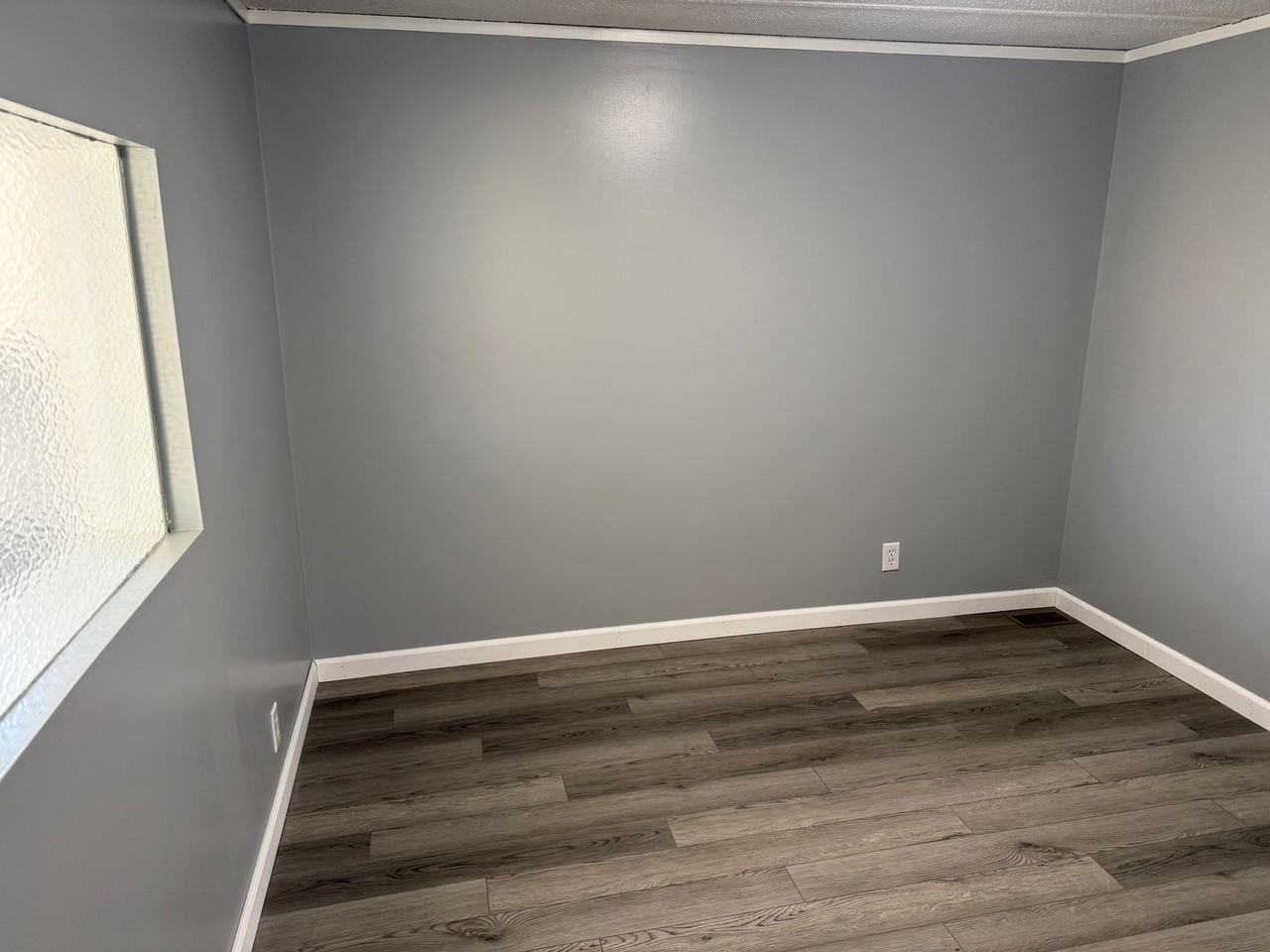 405 River Rd Se - Photo 4 of 9