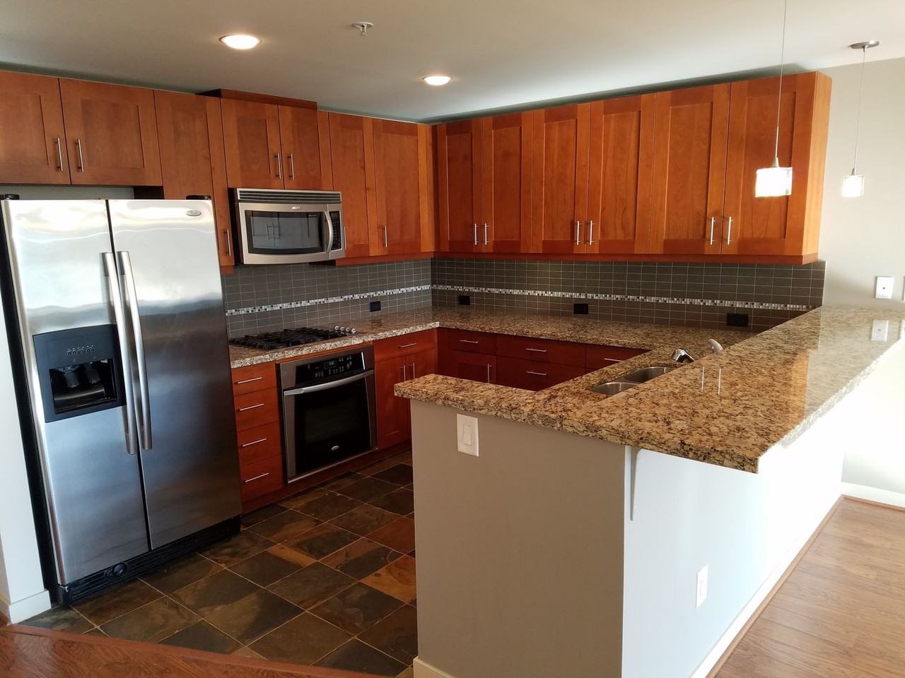 1515 Dock St - Photo 5 of 15