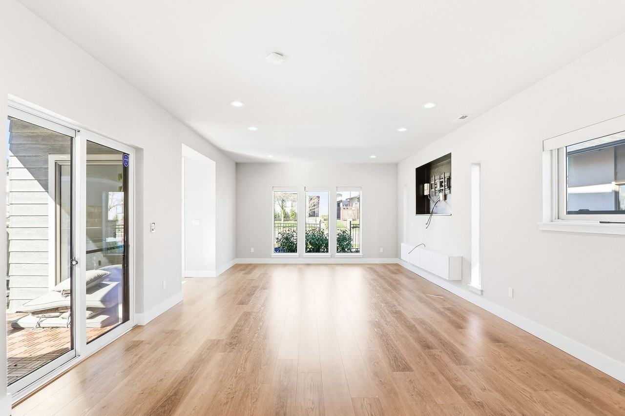 16536 Se Pleasant Valley Pkwy - Photo 4 of 20