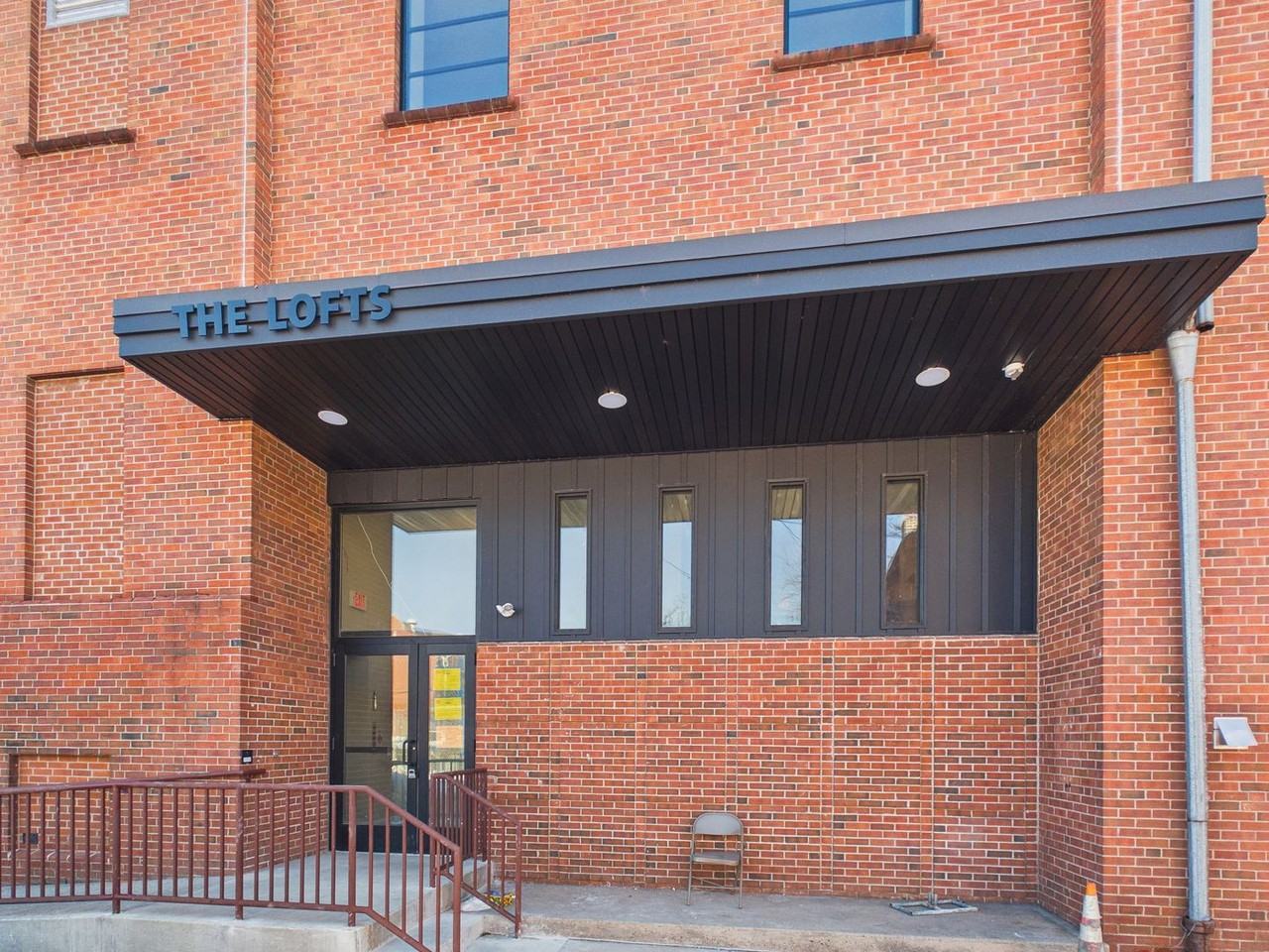 1122 Green St - Photo 2 of 19