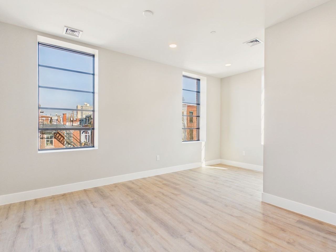 1122 Green St - Photo 7 of 19