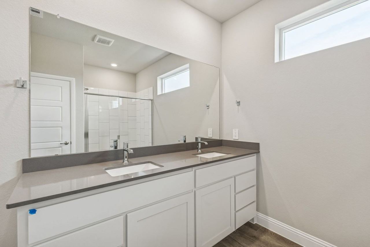 2500 Goldfinch Dr - Photo 7 of 16