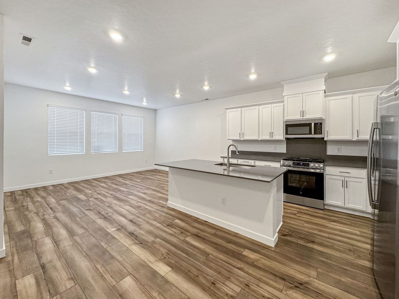 4117 W Steel Grey Ln - Photo 3 of 22