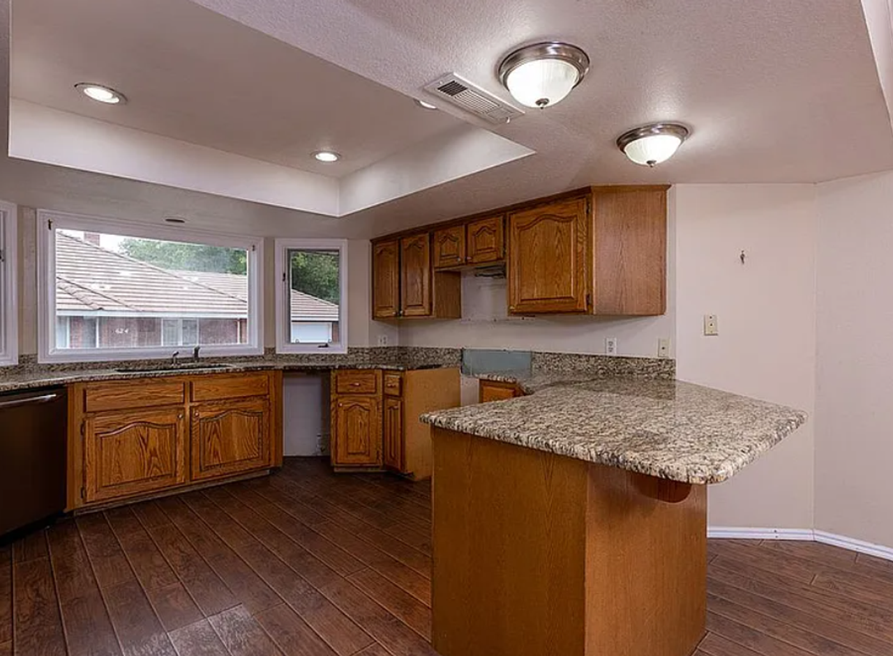 623 E 160 S - Photo 4 of 32