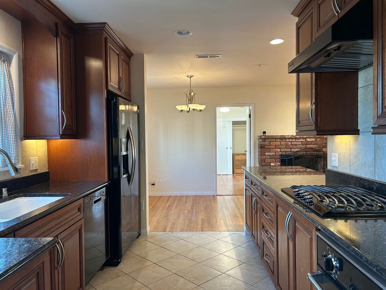 160 S Parker St - Photo 7 of 21