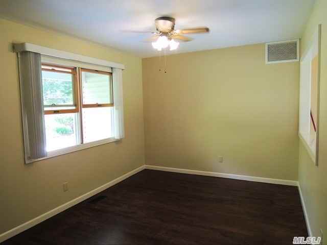 43 Bradley Dr - Photo 3 of 19