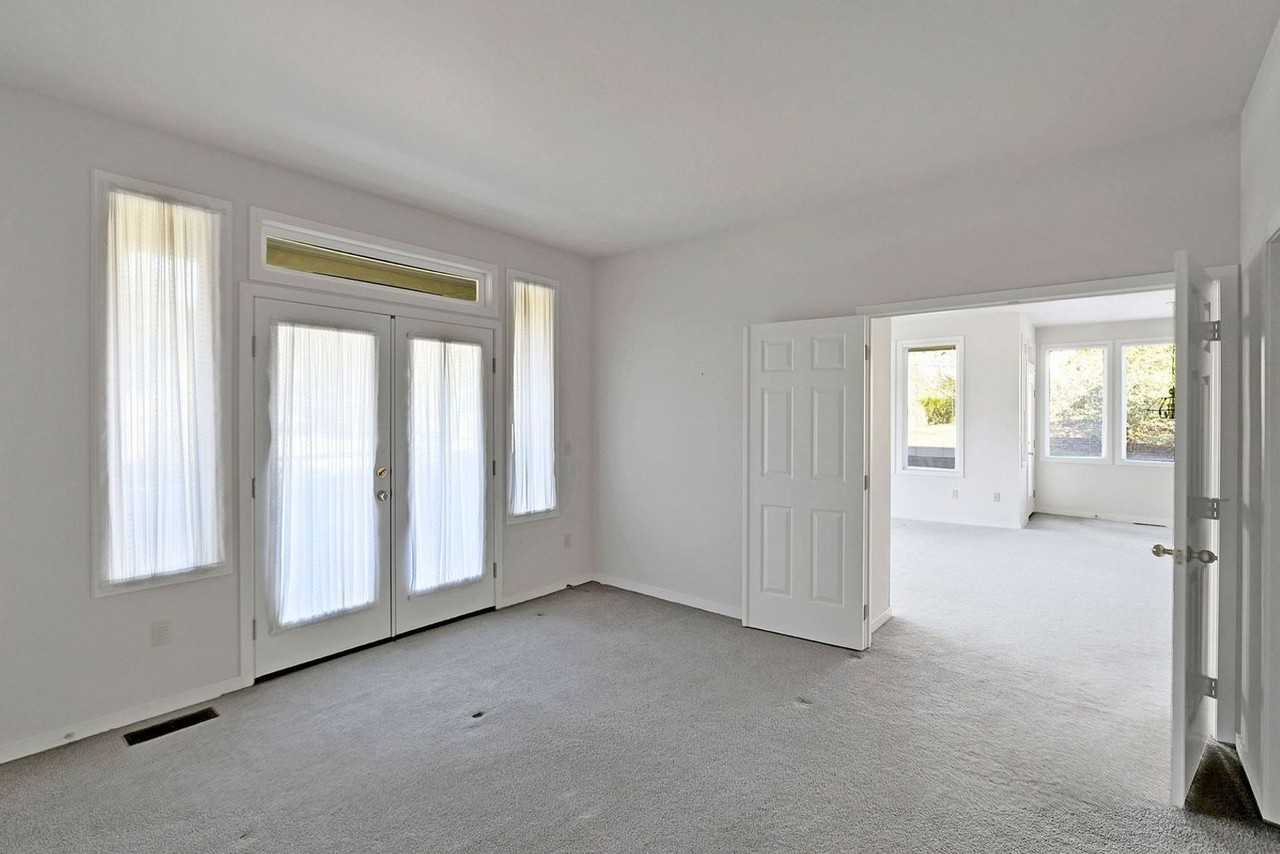 60 Fairway Ln #D - Photo 6 of 32