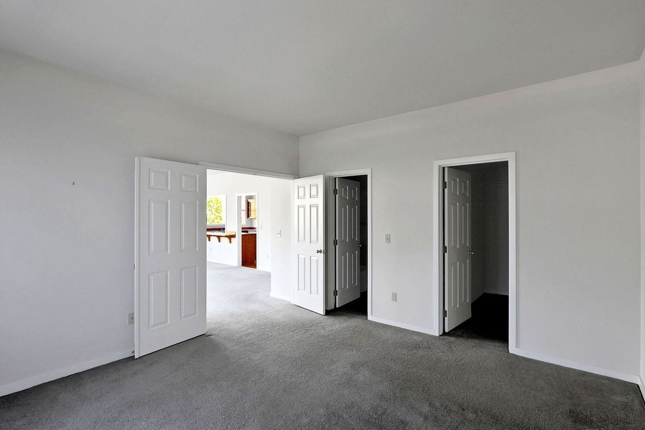 60 Fairway Ln #D - Photo 7 of 32