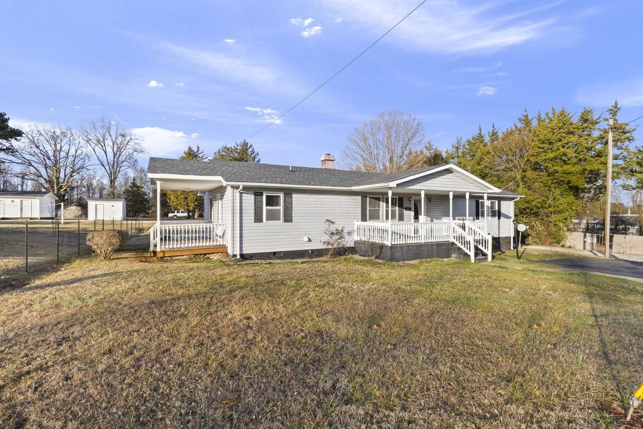 242 Dodd St - Photo 2 of 30