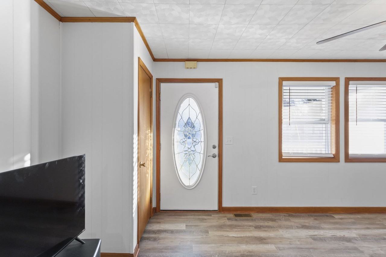 242 Dodd St - Photo 4 of 30