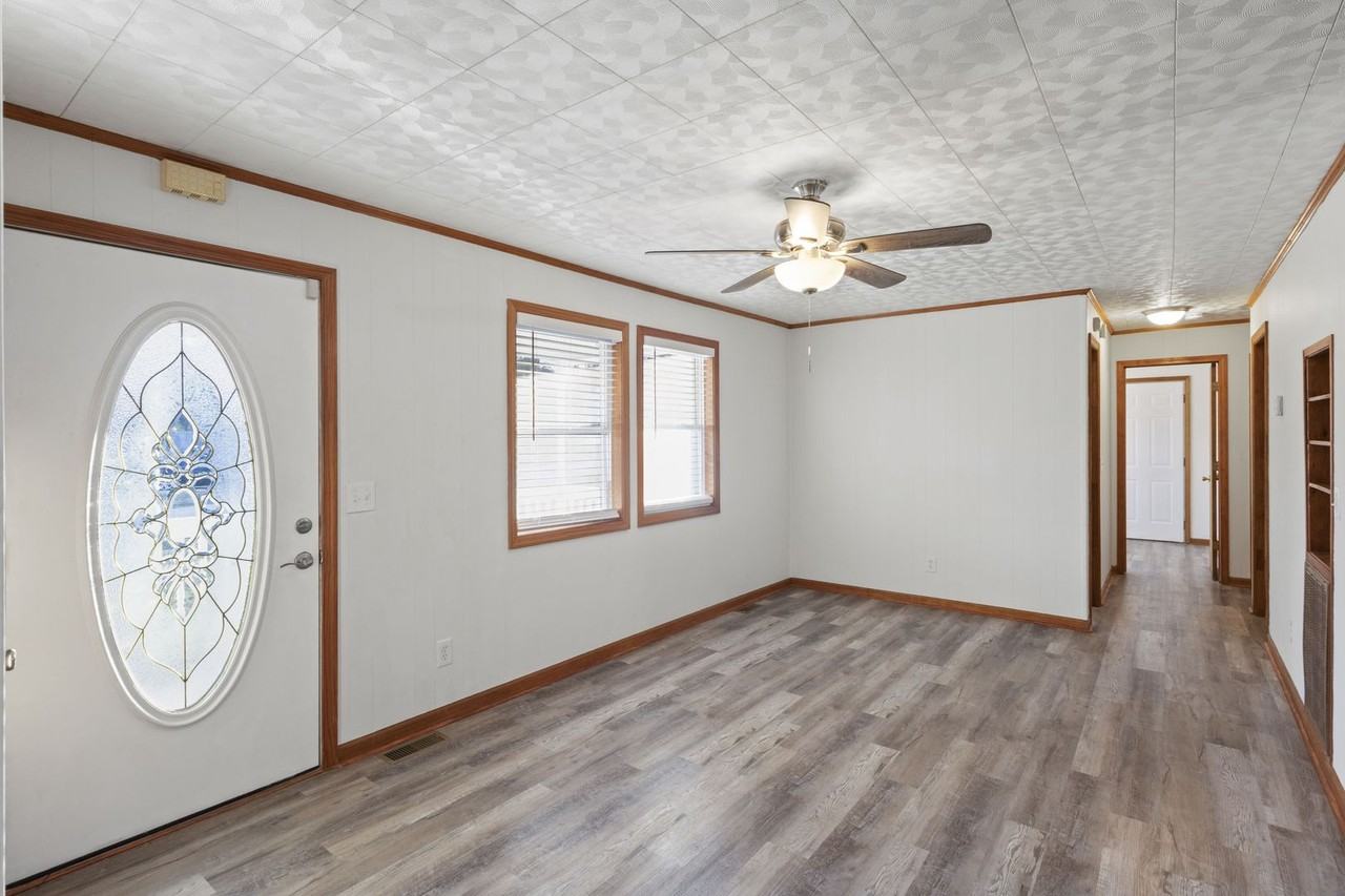 242 Dodd St - Photo 5 of 30