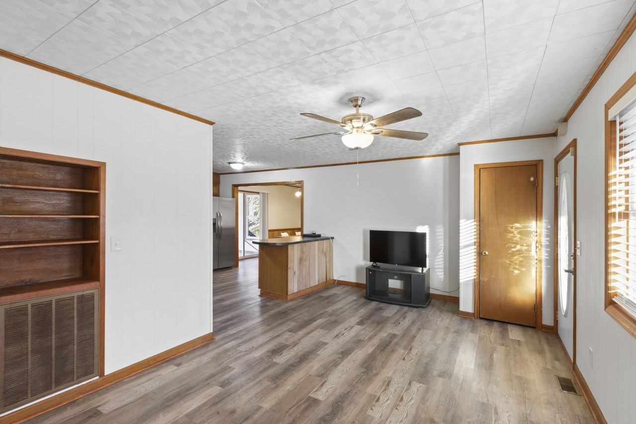 242 Dodd St - Photo 6 of 30