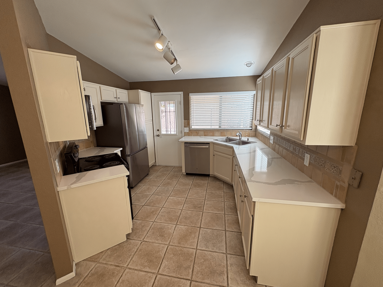 713 S Granite Falls Dr - Photo 7 of 28