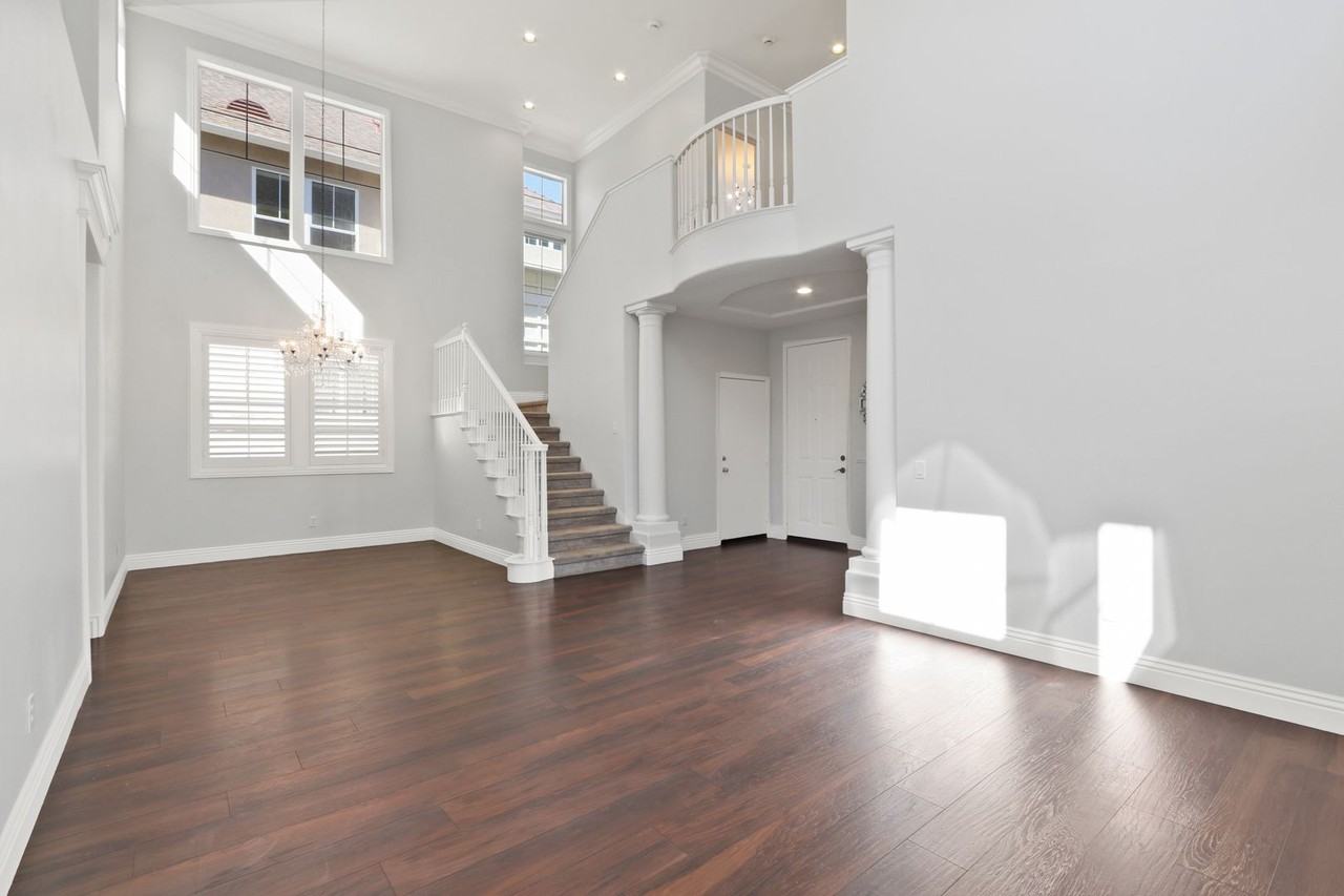 7246 Rockridge Dr - Photo 3 of 20