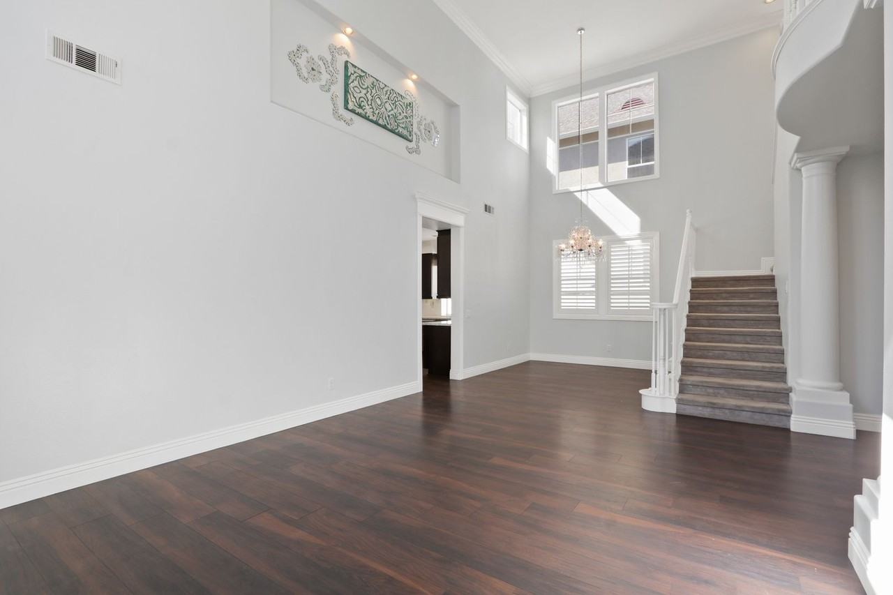 7246 Rockridge Dr - Photo 4 of 20