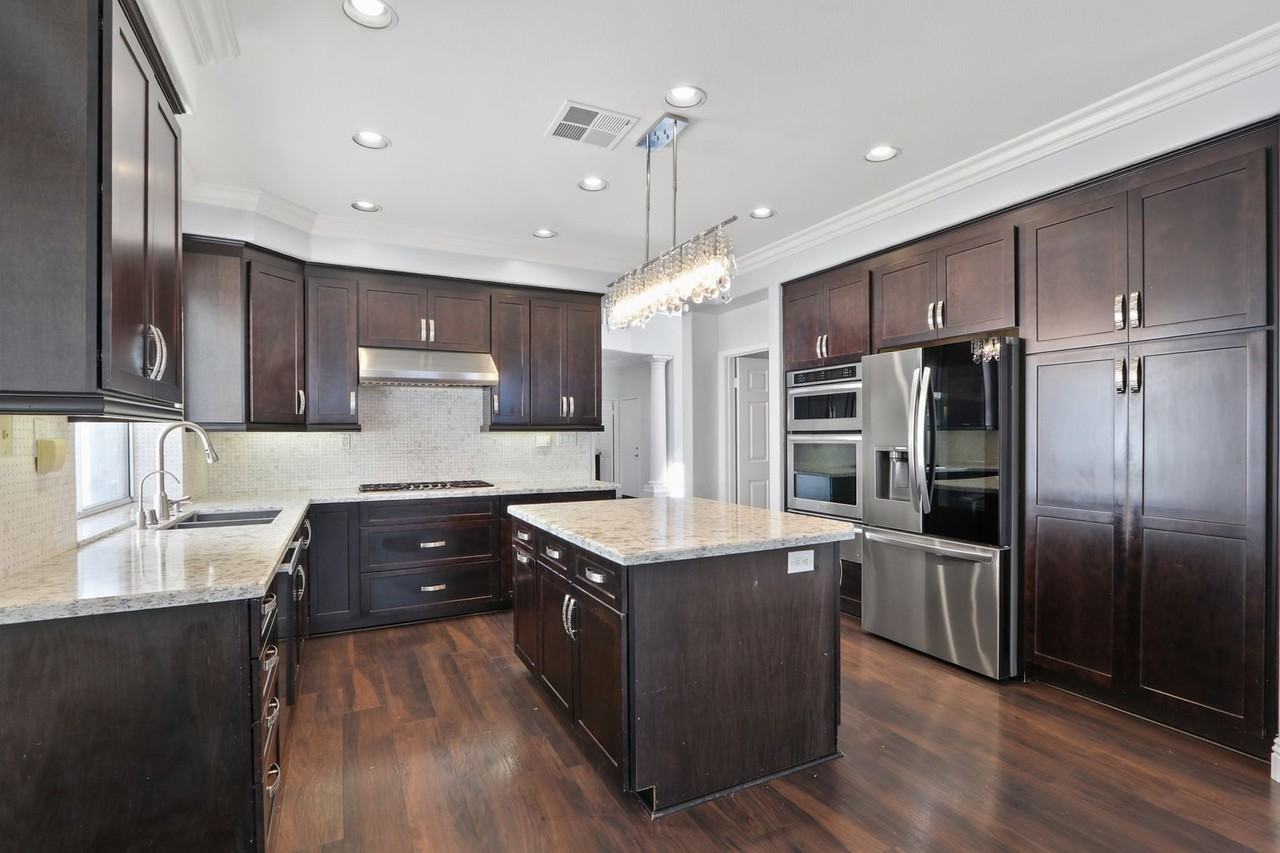 7246 Rockridge Dr - Photo 6 of 20