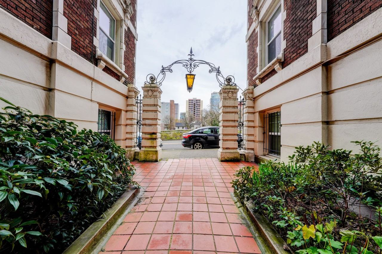 Imperial Arms Apartments - Photo 4 of 12