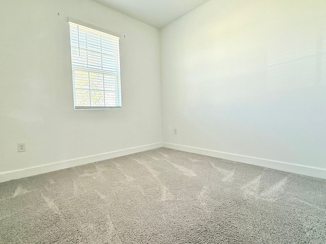 2447 Spring Breeze Dr - Photo 5 of 32