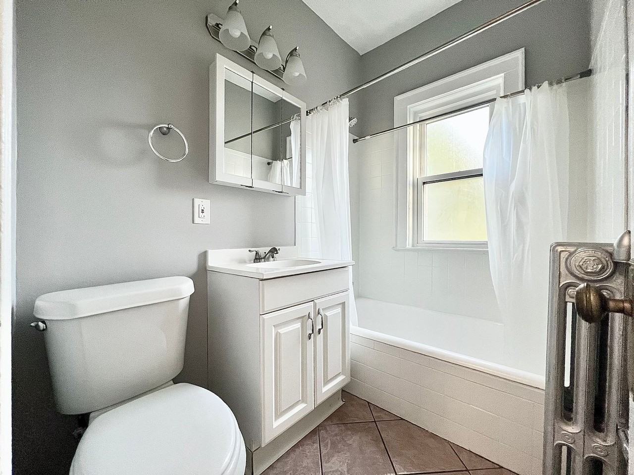 3726 W 159th - Photo 5 of 10